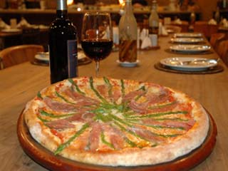 Ritto Pizzaria cria pizzas para comemorar aniversário e homenagear colônias paulistas